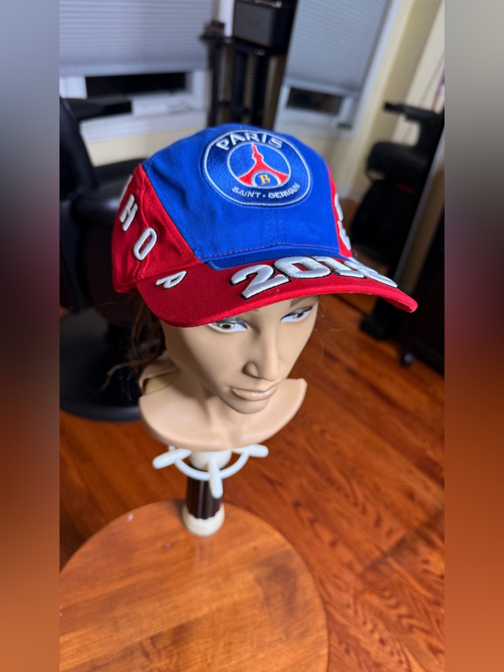Gorgeous Paris Saint-Germain PSG Structured
Curved Brim Adjustable Cap!!!
